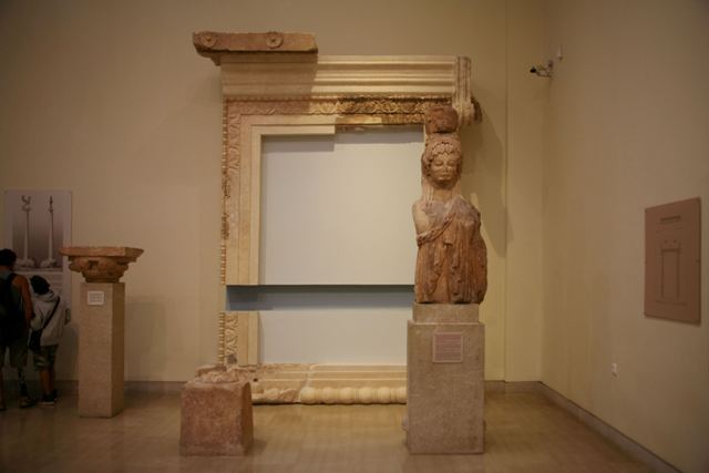 Delphi archaeological museum - Collection of marble finds on display